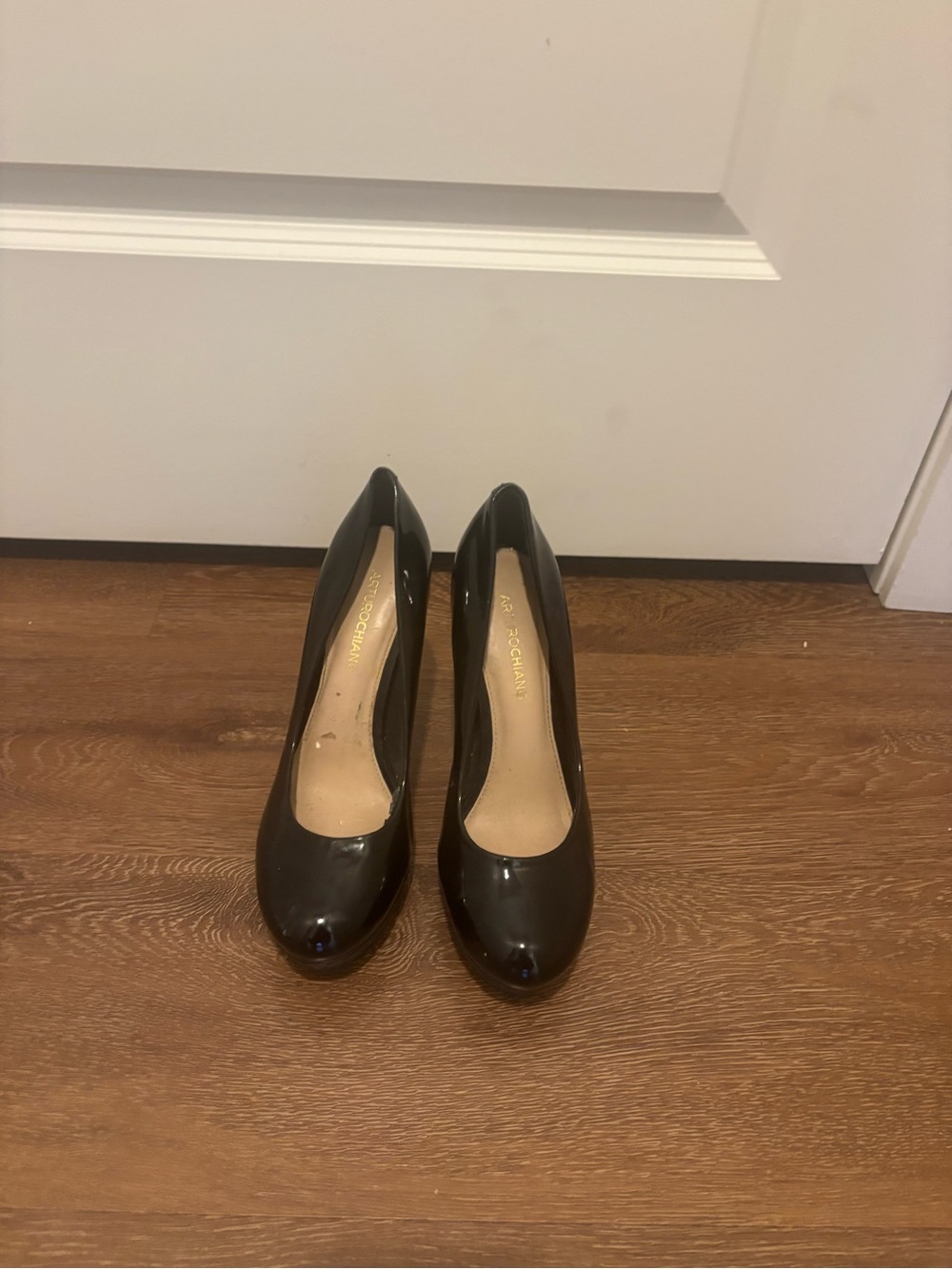 Arturo Chiang Black Patent Round Toe Pumps